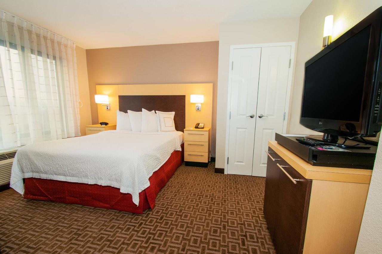 One-Bedroom Queen Suite with Sofa Bed at TownePlace Suites by Marriott Scranton Wilkes-Barre