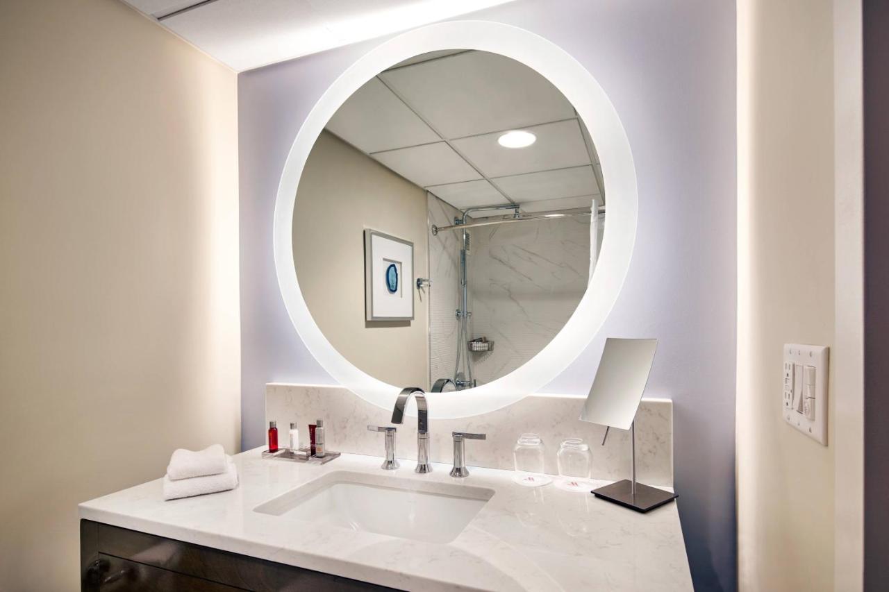 M Club King Room at Irvine Marriott