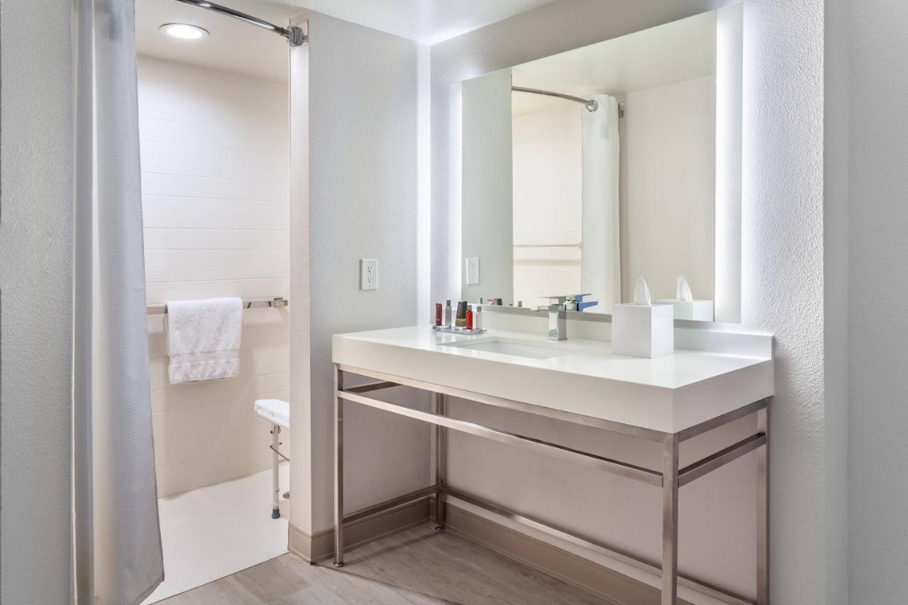 Double Room with Two Double Beds and Adapted Tub - Mobility and Hearing Accessible at Miami Airport Marriott