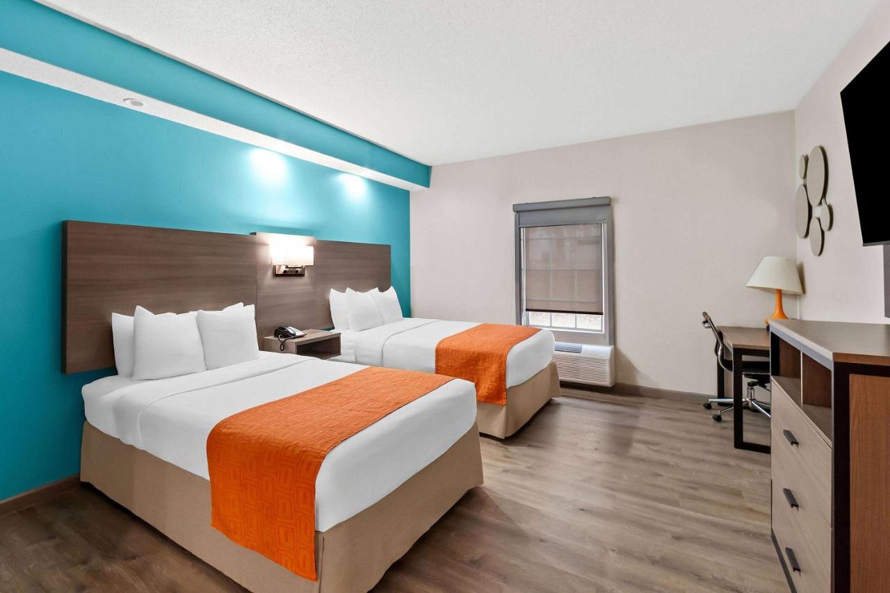 Deluxe Double Room with Two Double Beds - Disability Access - Non-Smoking at Howard Johnson by Wyndham Jackson