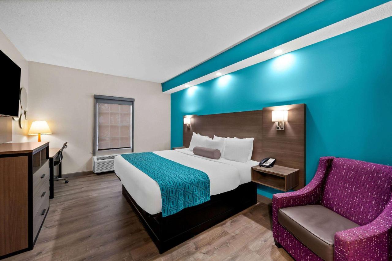 King Room - Non-Smoking at Howard Johnson by Wyndham Jackson