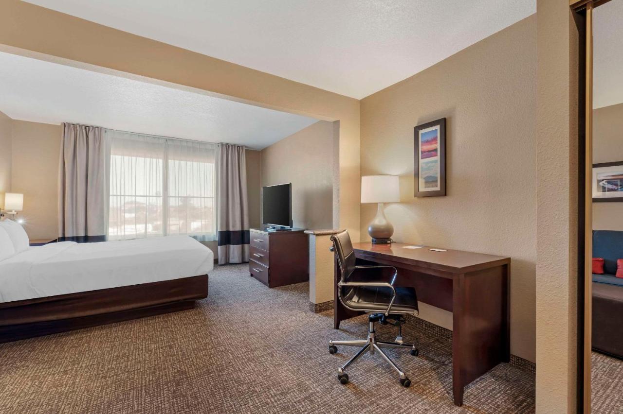 King Suite - Non-Smoking at Comfort Inn Lathrop - Stockton Airport