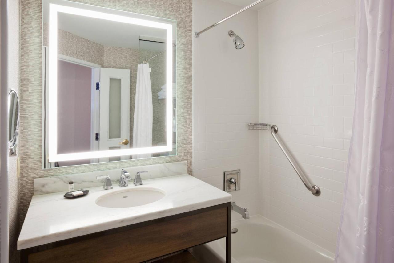 | Sheraton St. Paul Woodbury Hotel