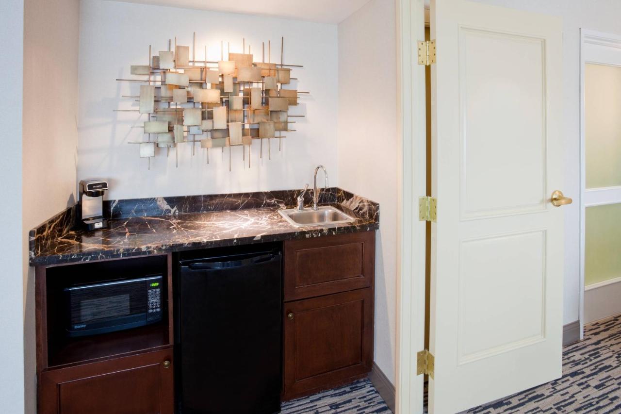 | Sheraton St. Paul Woodbury Hotel