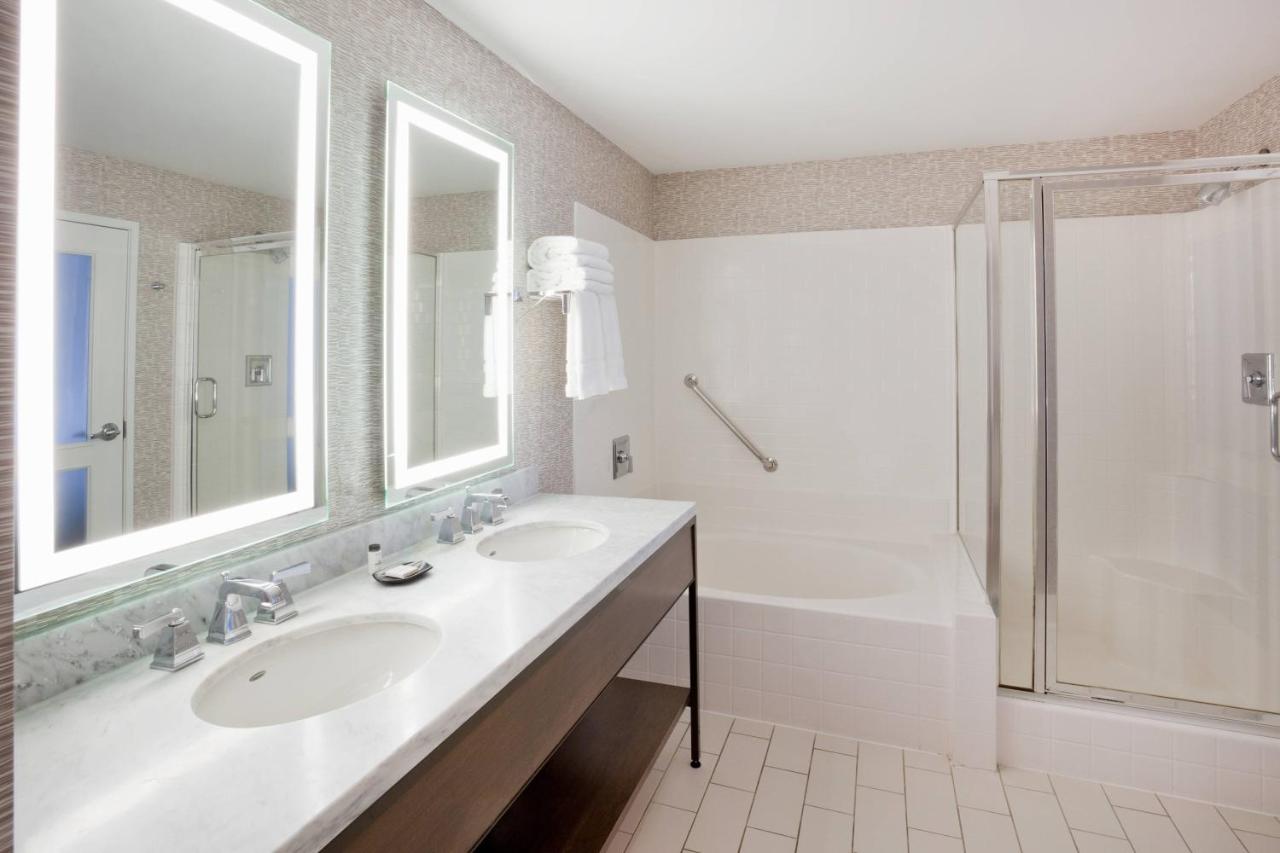 | Sheraton St. Paul Woodbury Hotel