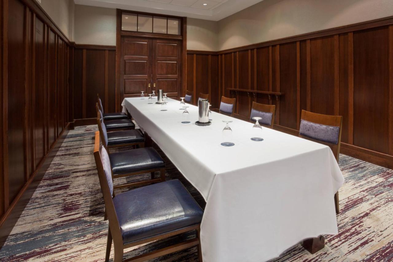 | Sheraton St. Paul Woodbury Hotel