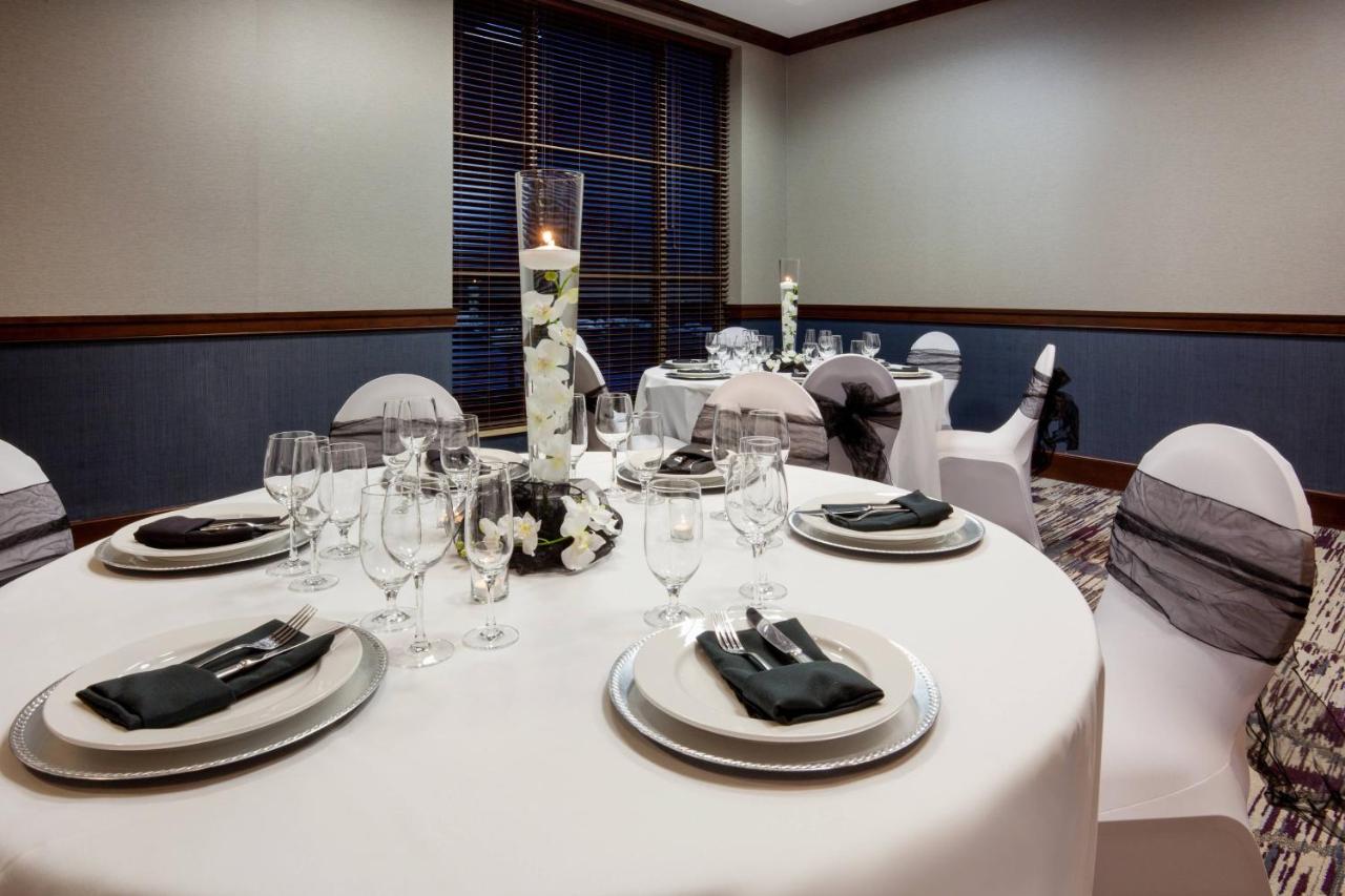 | Sheraton St. Paul Woodbury Hotel