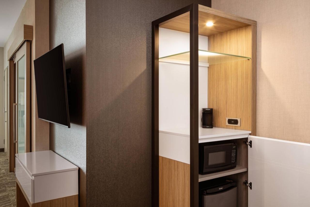 King Suite with Trundle Bed at SpringHill Suites by Marriott Ames
