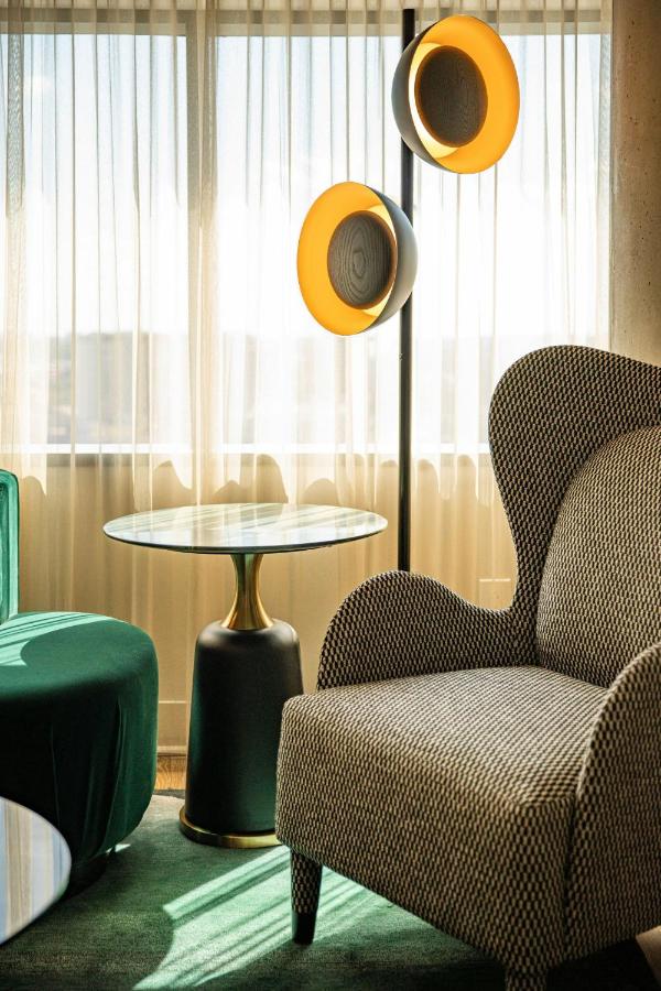 Cool Corner Suite, 1 Bedroom Suite, 1 King, Corner room at W Austin