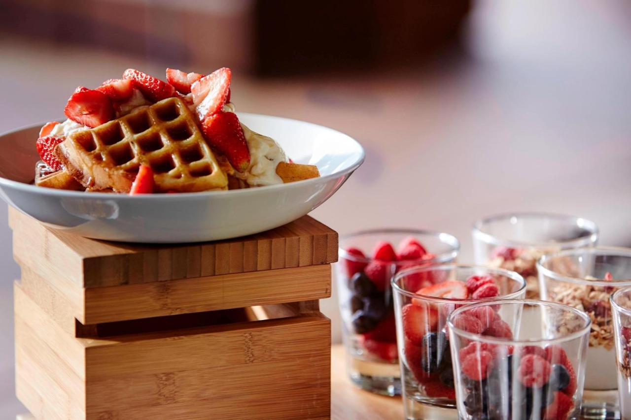| Marriott Marina del Rey