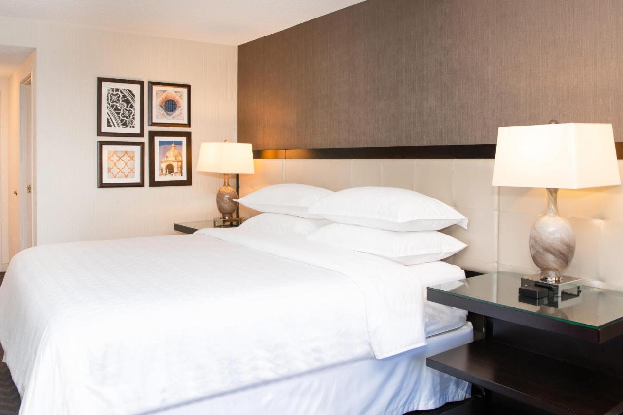 Traditional, Guest room, 1 King, Balcony at Sheraton Mission Valley San Diego Hotel