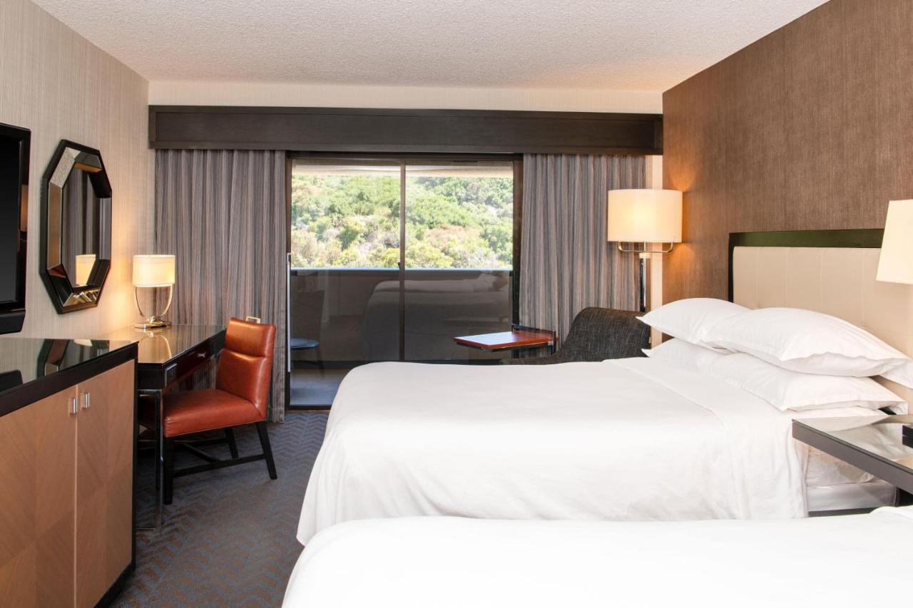 Traditional, Guest room, 1 King, Balcony at Sheraton Mission Valley San Diego Hotel