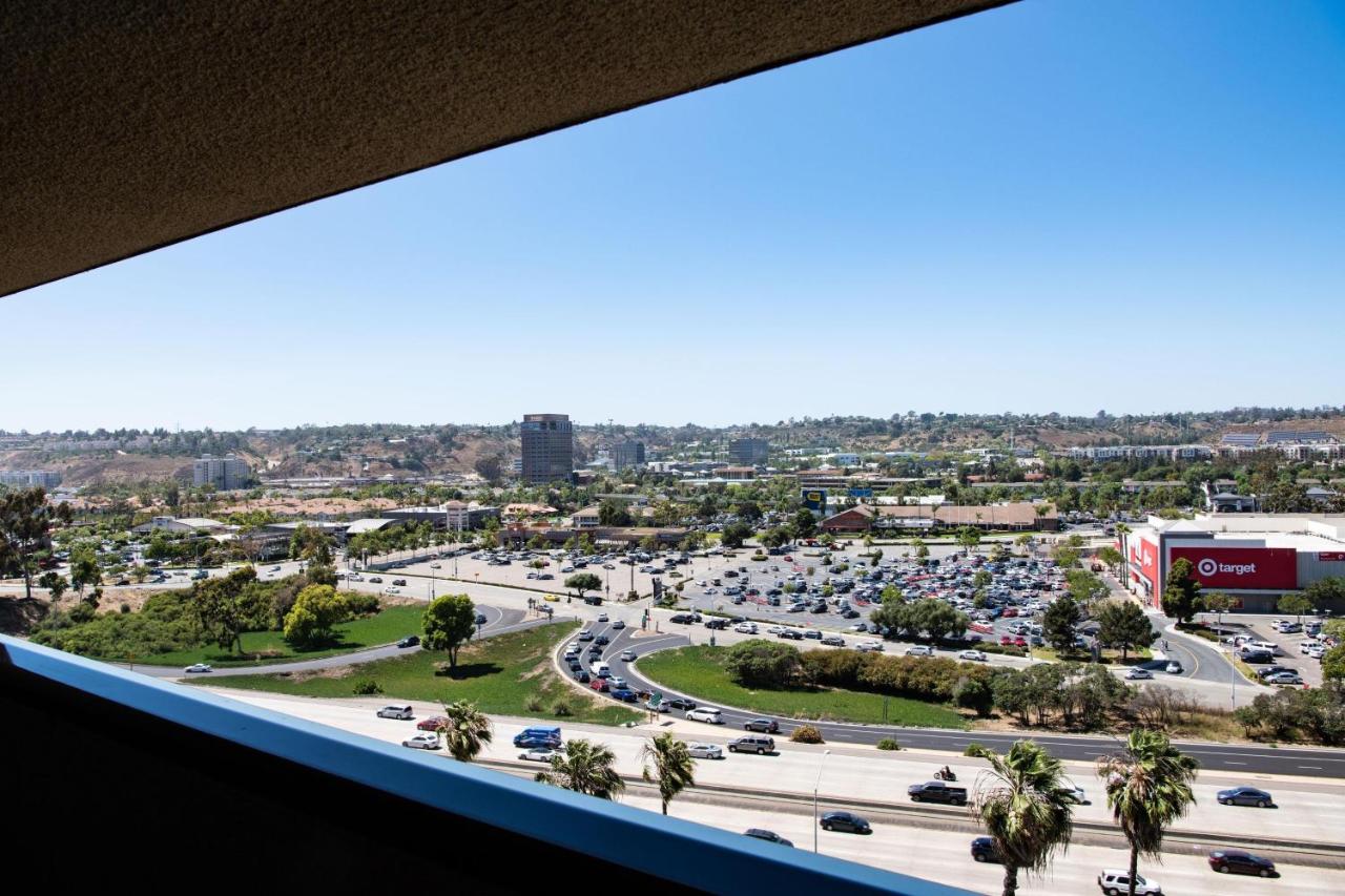 Traditional, Guest room, 1 King, Balcony at Sheraton Mission Valley San Diego Hotel