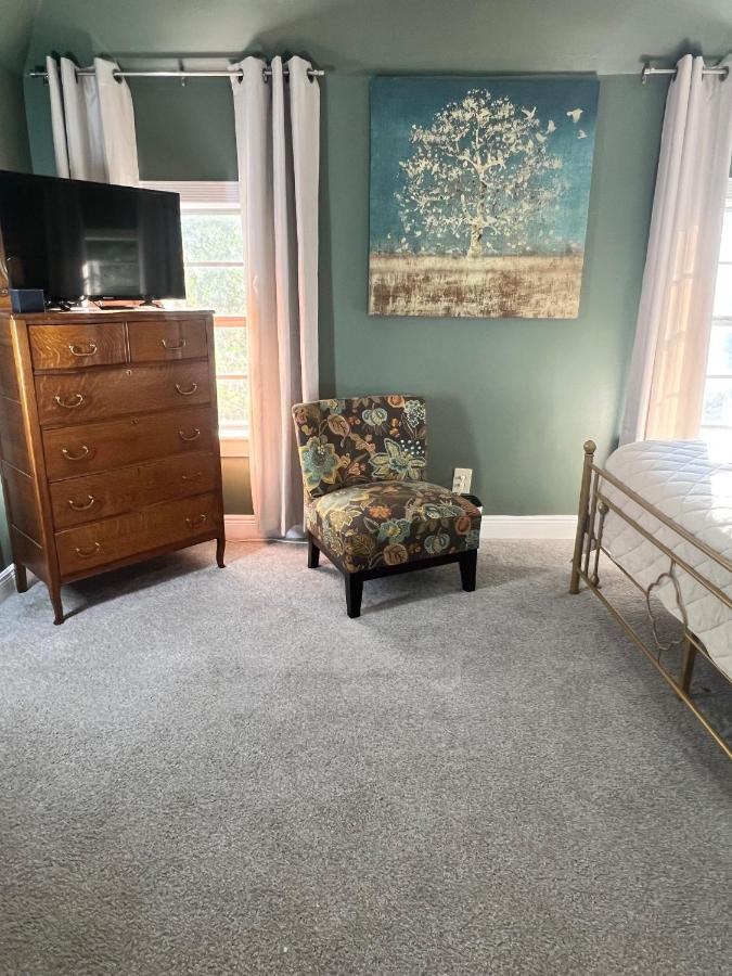 | Huffman House Bed & Breakfast