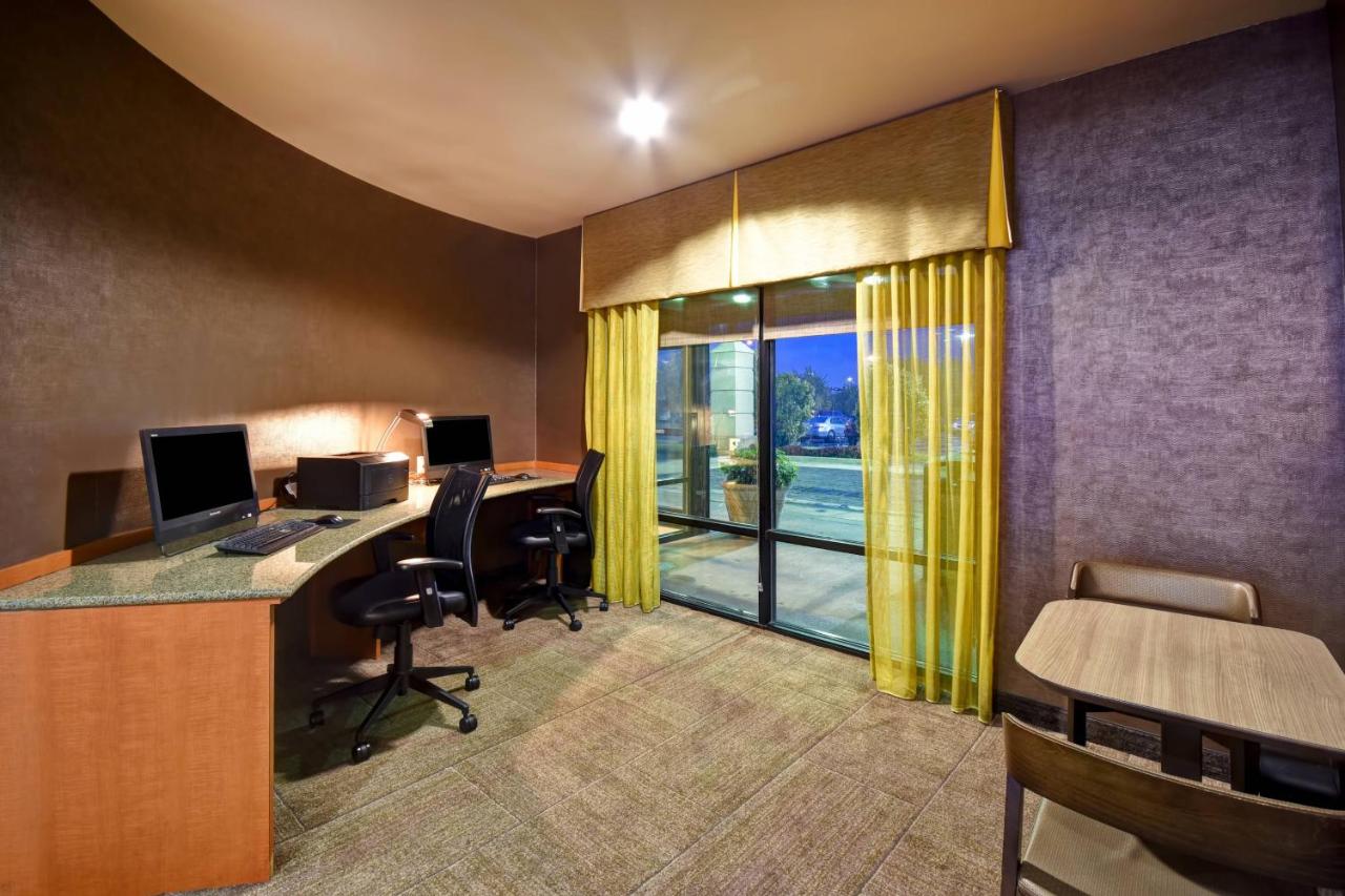 | Springhill Suites by Marriott Louisville Airport