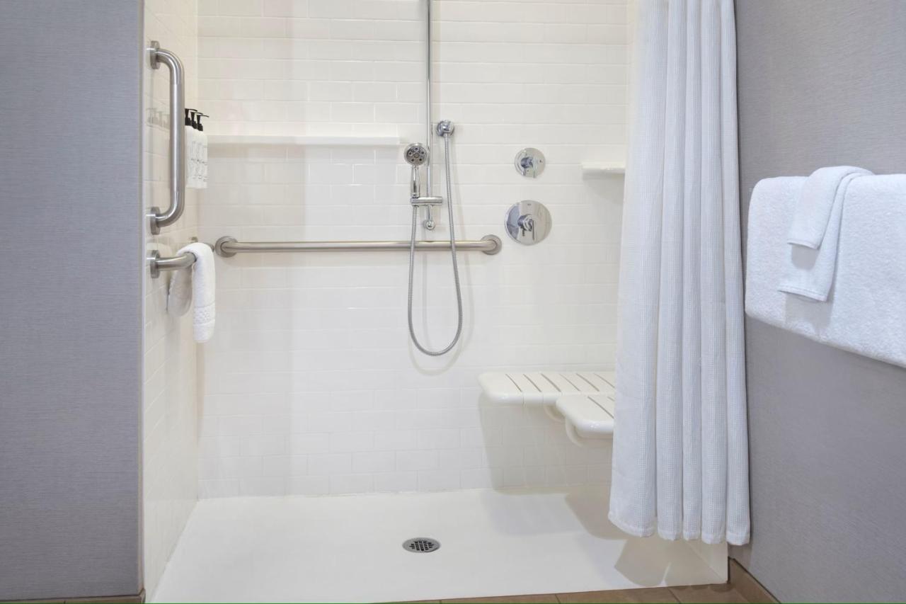 | Fairfield Inn & Suites by Marriott Great Barrington Lenox/Berkshires