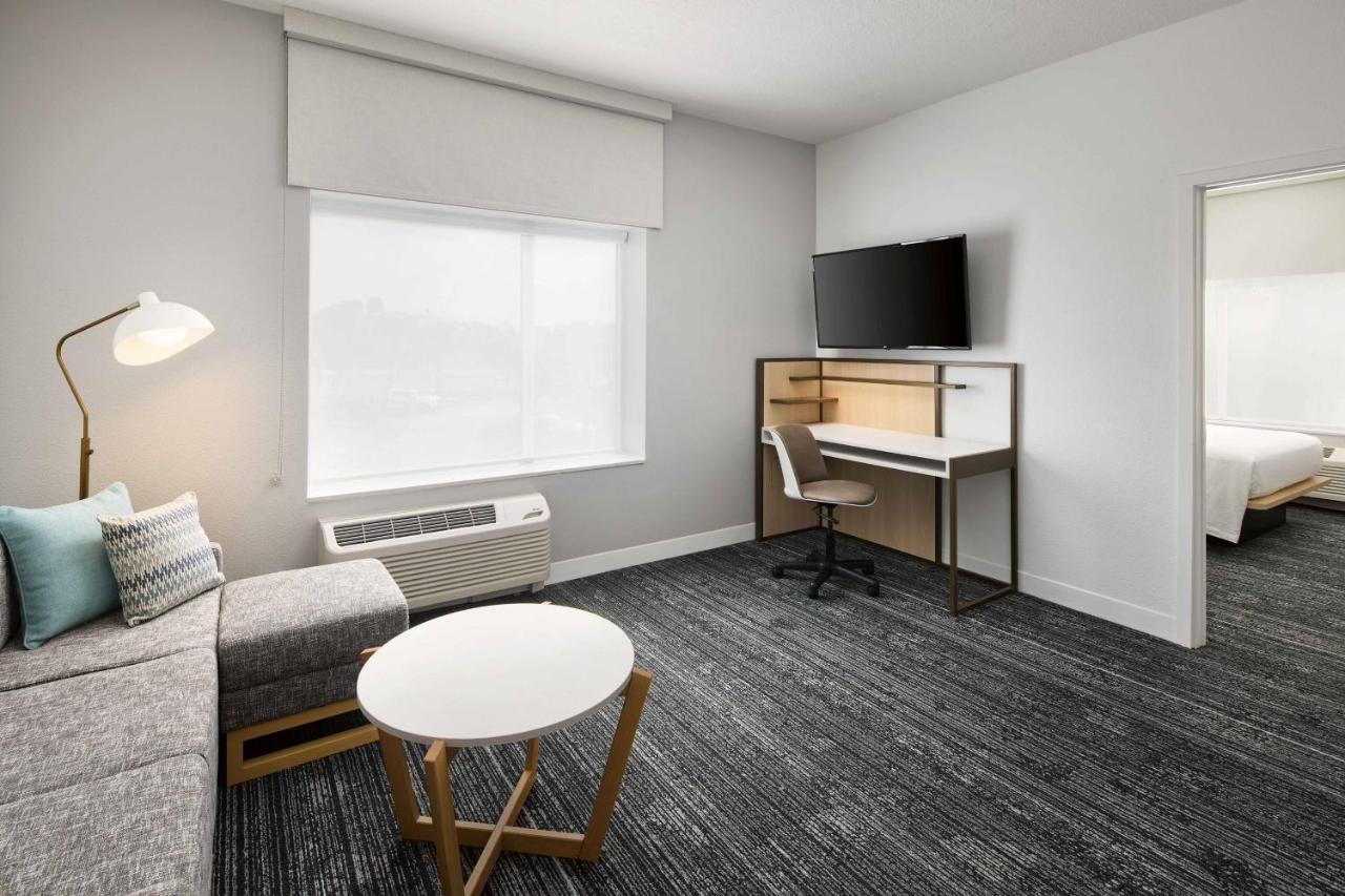 One-Bedroom Queen Suite with Sofa Bed at TownePlace Suites by Marriott Plant City