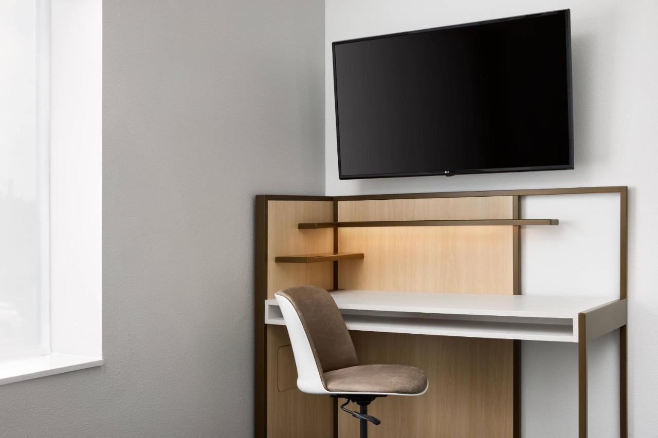 One-Bedroom Queen Suite with Sofa Bed at TownePlace Suites by Marriott Plant City