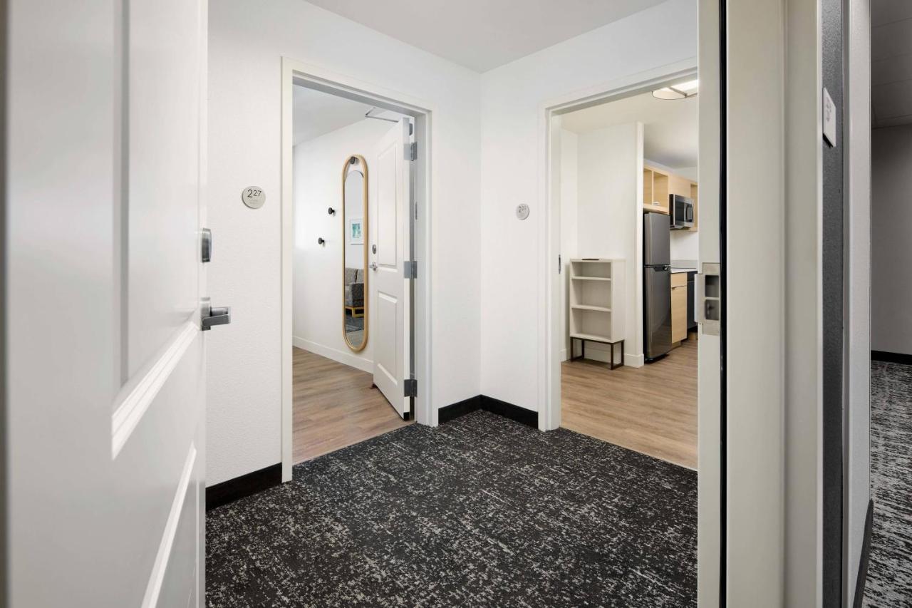 One-Bedroom Queen Suite with Sofa Bed at TownePlace Suites by Marriott Plant City