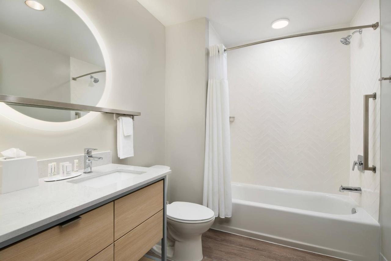One-Bedroom Queen Suite with Sofa Bed at TownePlace Suites by Marriott Plant City