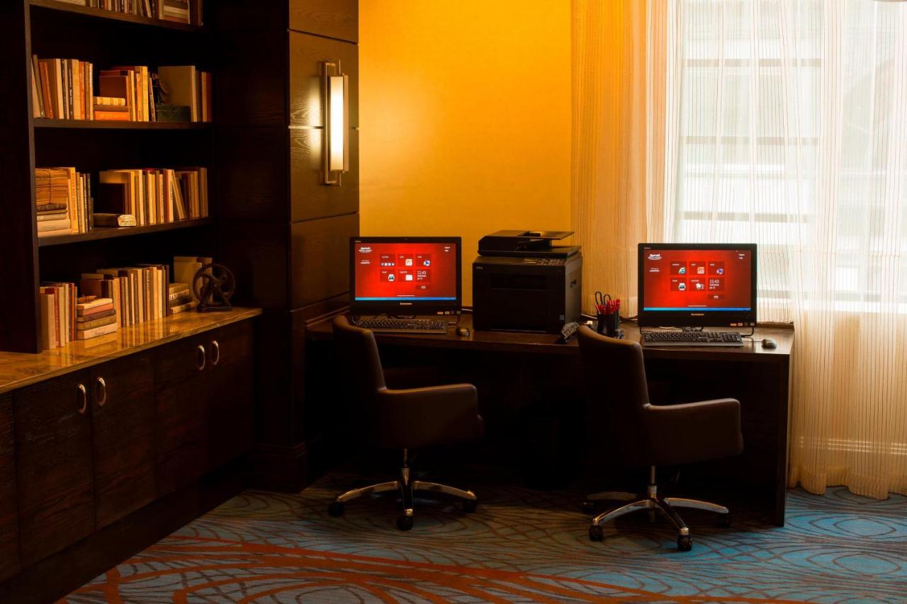 | Milwaukee Marriott Downtown