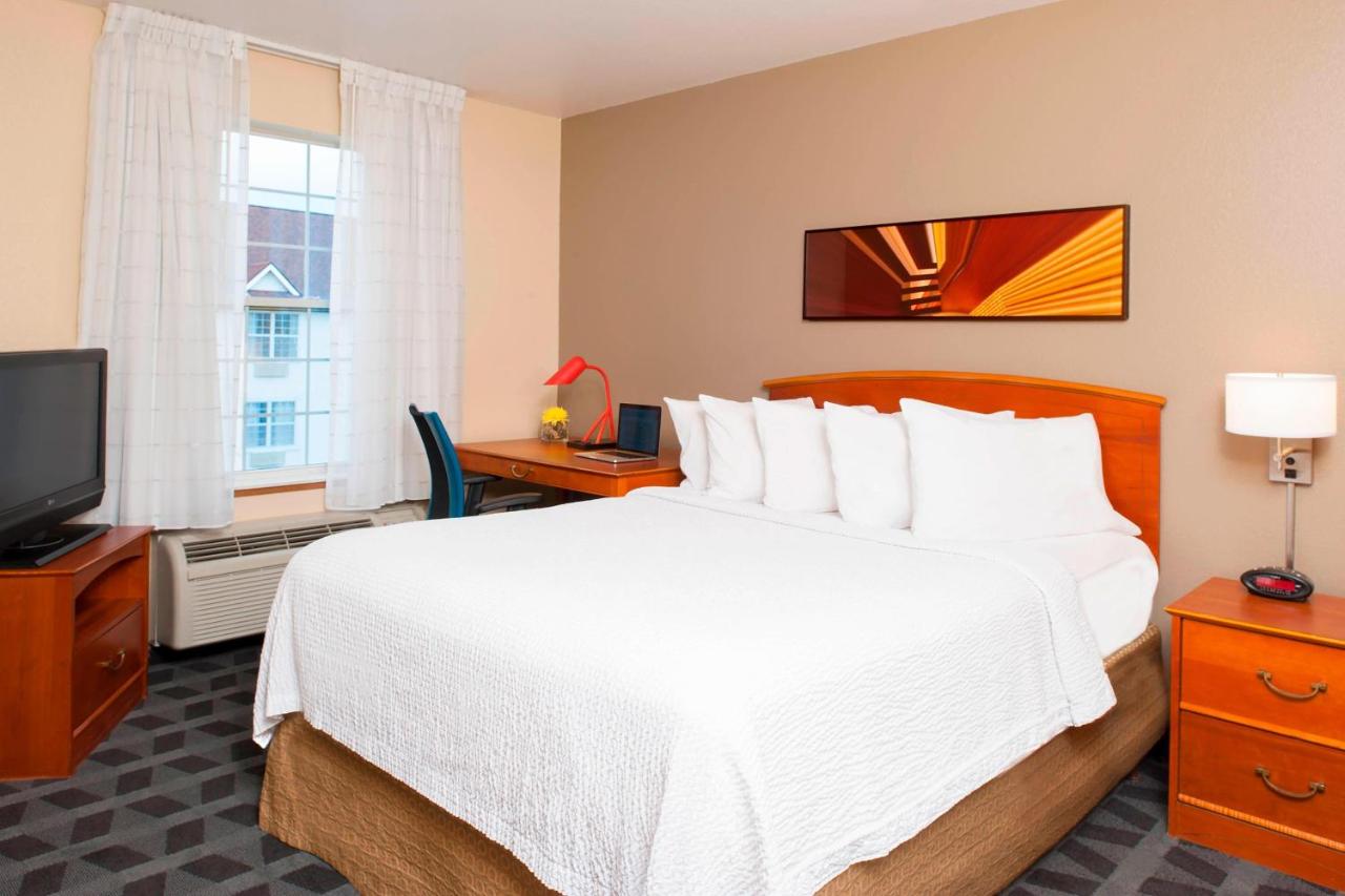  | TownePlace Suites by Marriott Indianapolis Park 100