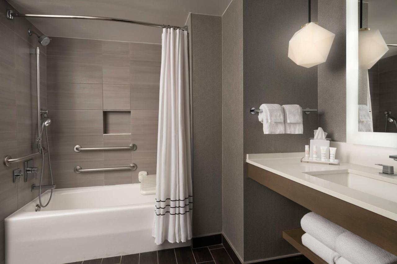 King Guest Room at Warner Center Marriott Woodland Hills