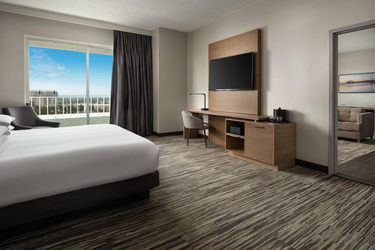 | Warner Center Marriott Woodland Hills