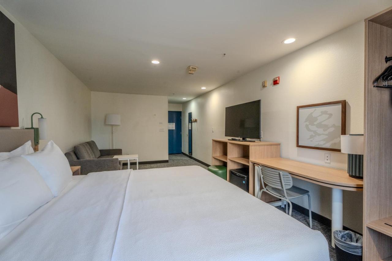 Room #5655815 at Spark by Hilton Sterling Dulles Airport