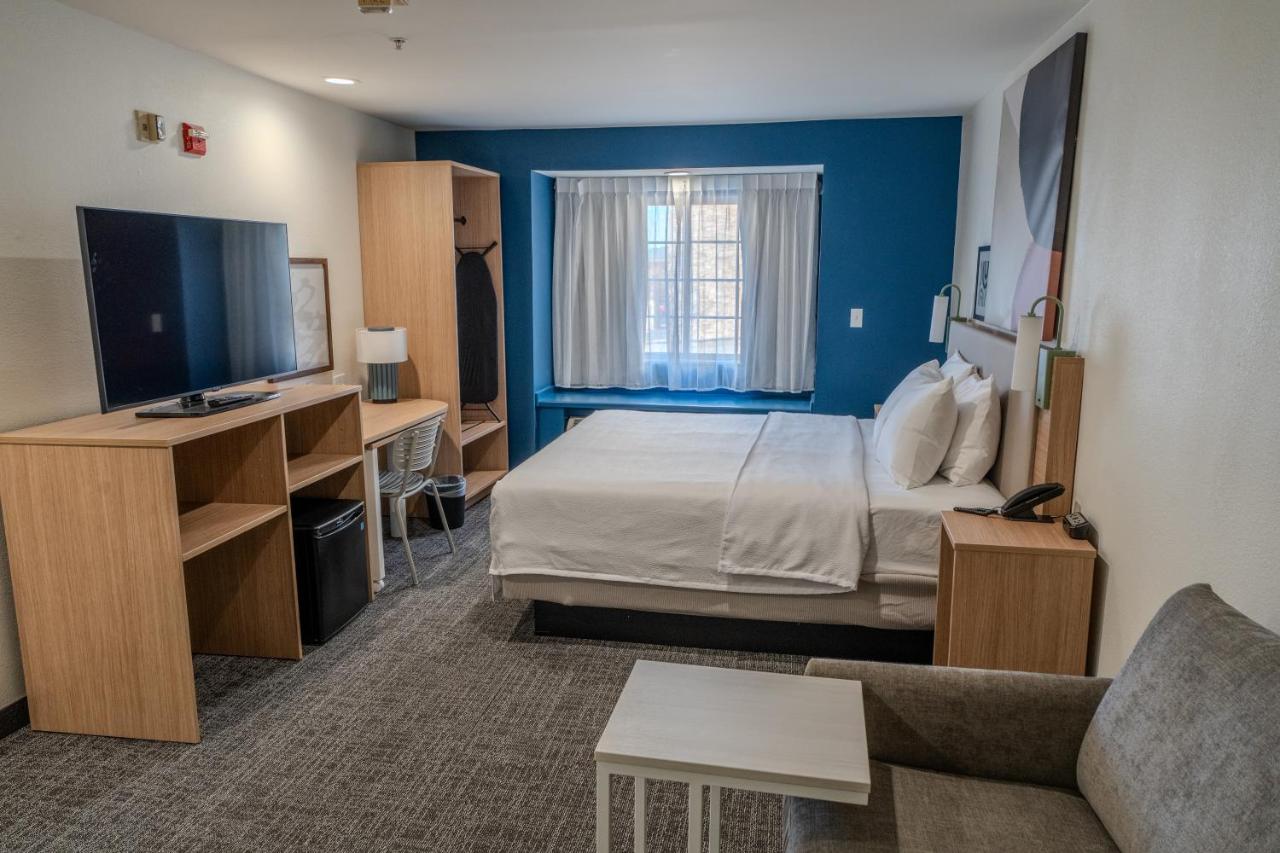 Room #5655815 at Spark by Hilton Sterling Dulles Airport