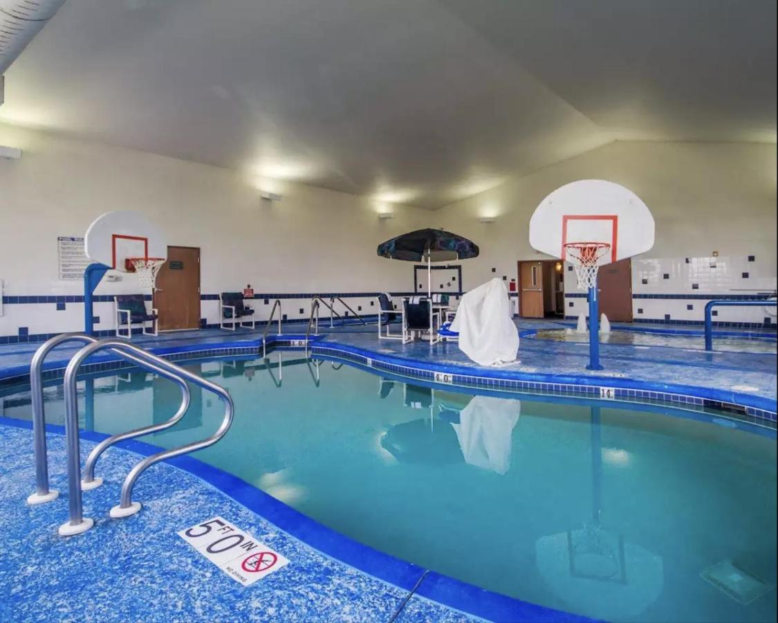 | Comfort Inn & Suites DeForest