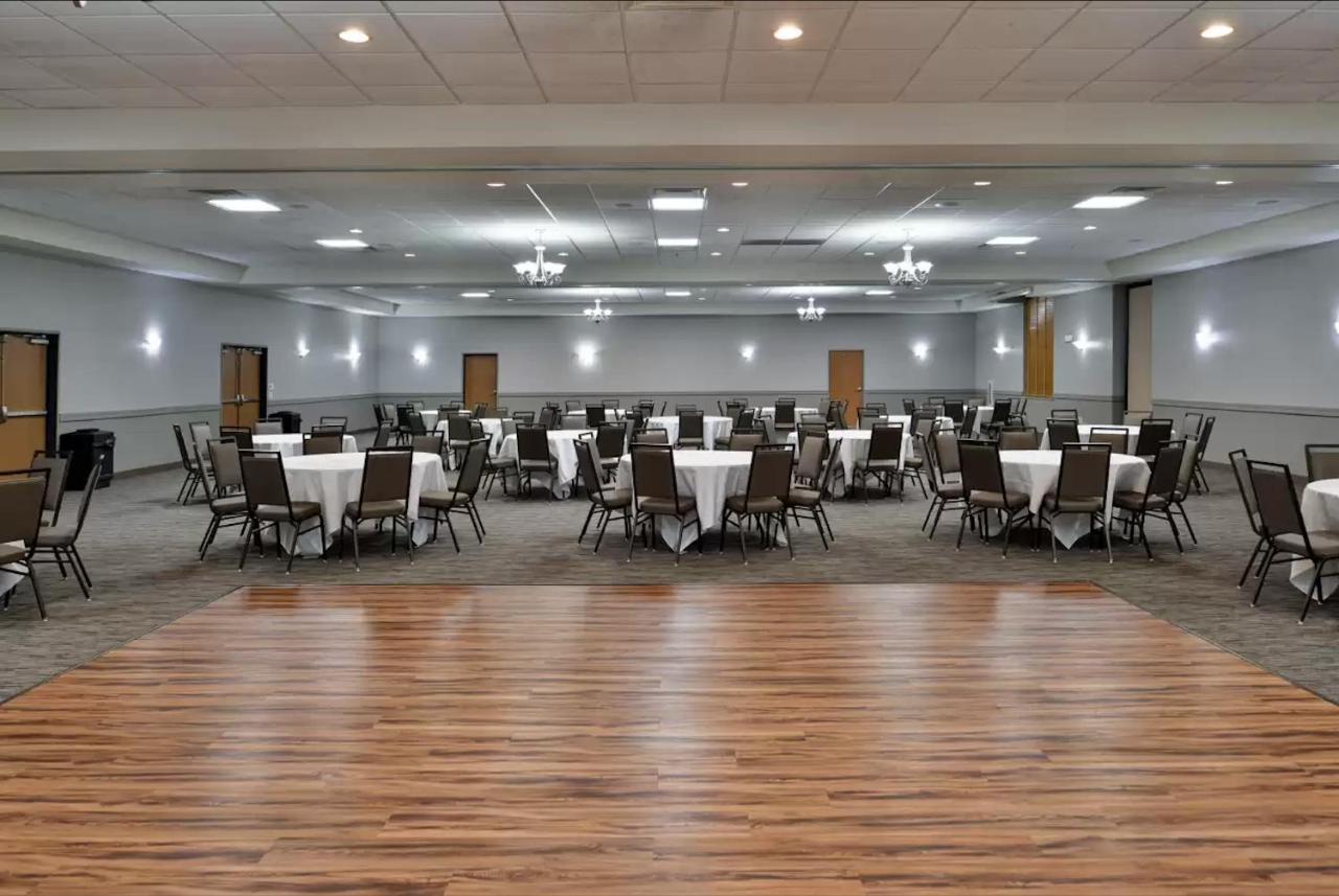 | Comfort Inn & Suites DeForest