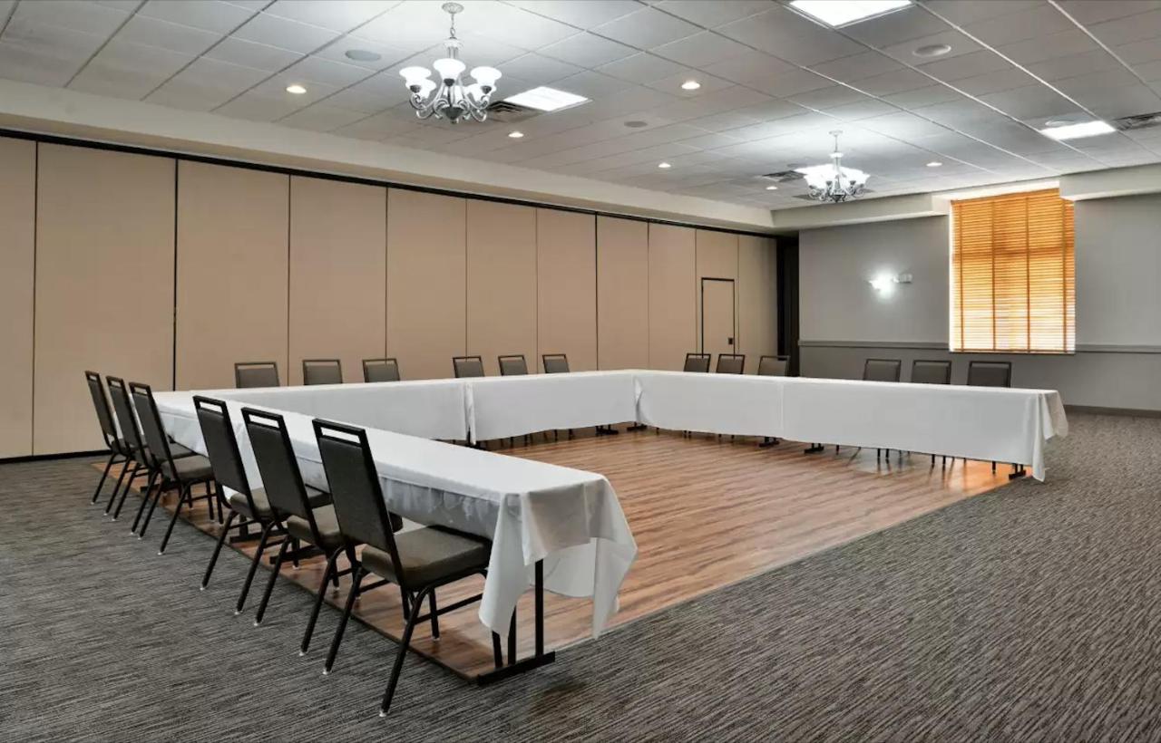 | Comfort Inn & Suites DeForest
