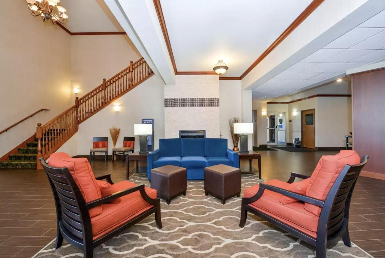 | Comfort Inn & Suites DeForest