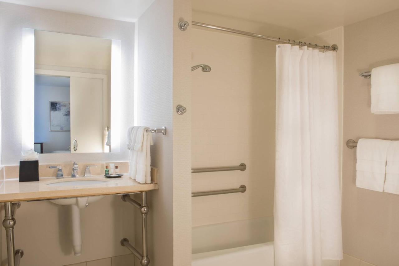  | Sheraton Suites Chicago Elk Grove