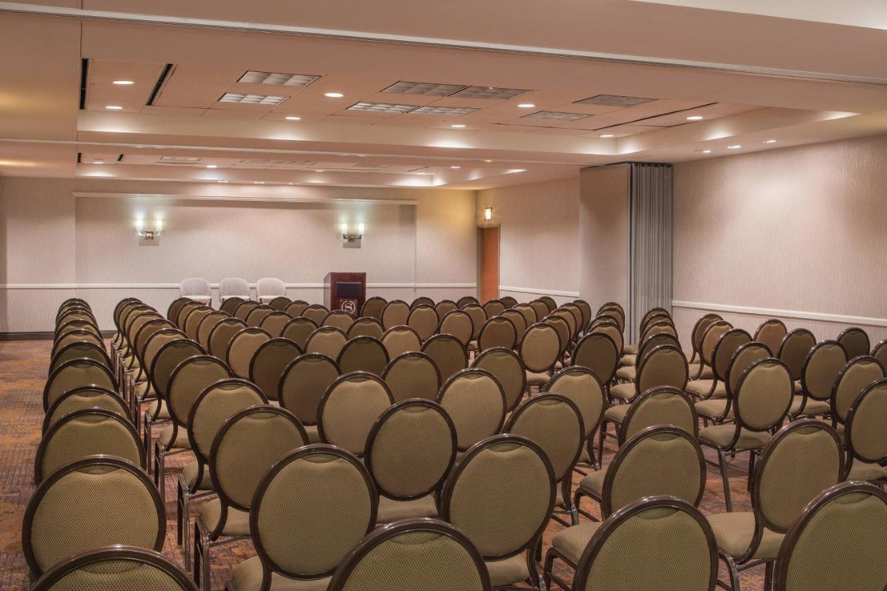  | Sheraton Suites Chicago Elk Grove