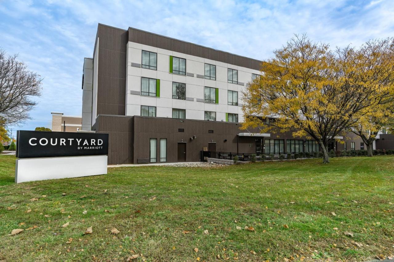 | Courtyard by Marriott West Springfield