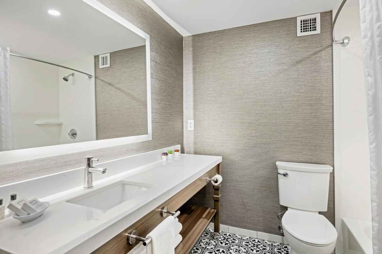 | John Carver Inn & Spa