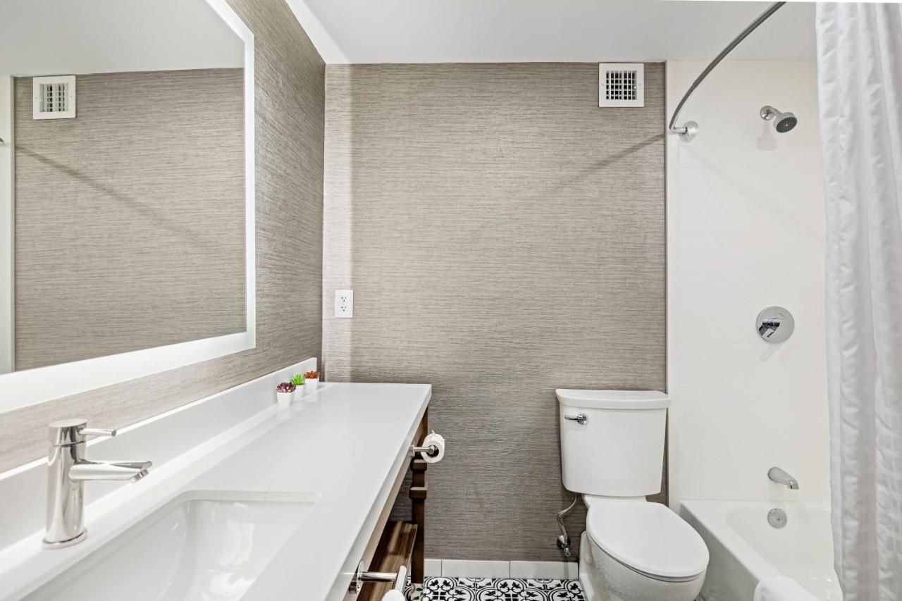  | John Carver Inn & Spa