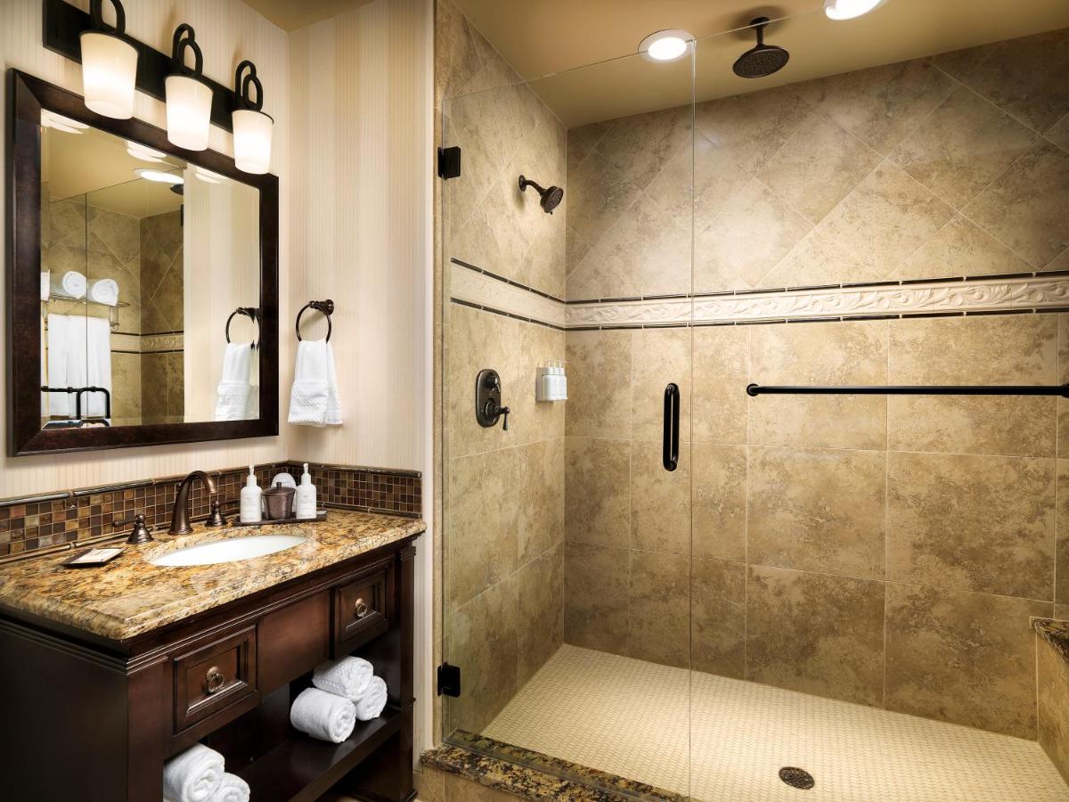 Deluxe King Room at Flying Horse Resort & Club