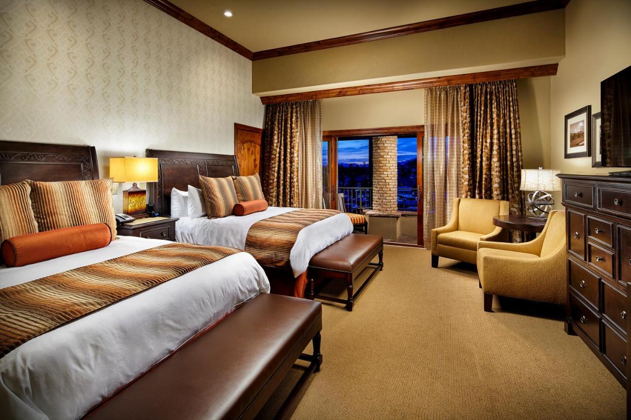 Deluxe Queen Room with Two Queen Beds at Flying Horse Resort & Club