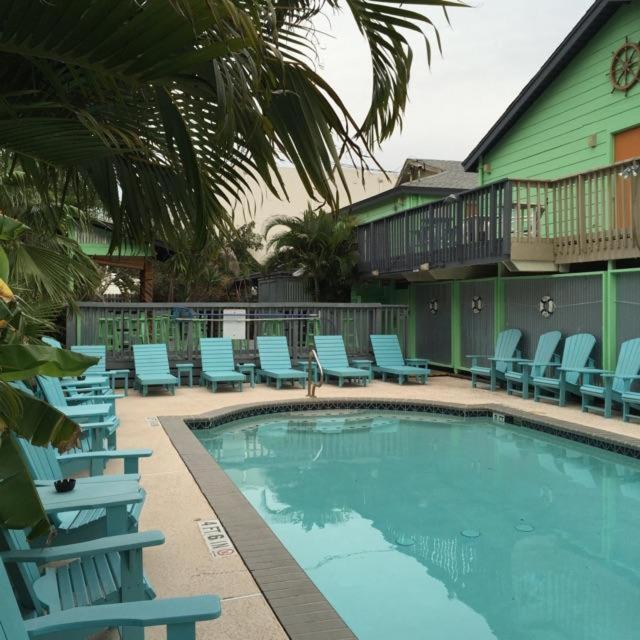 | Upper Deck Hotel and Bar - Adults Only