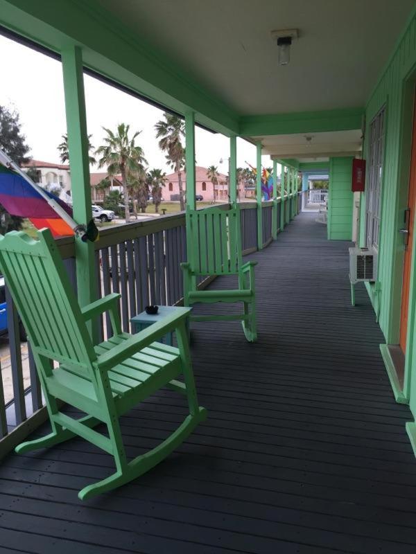 | Upper Deck Hotel and Bar - Adults Only