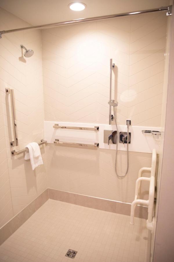 | Fairfield Inn & Suites Marquette