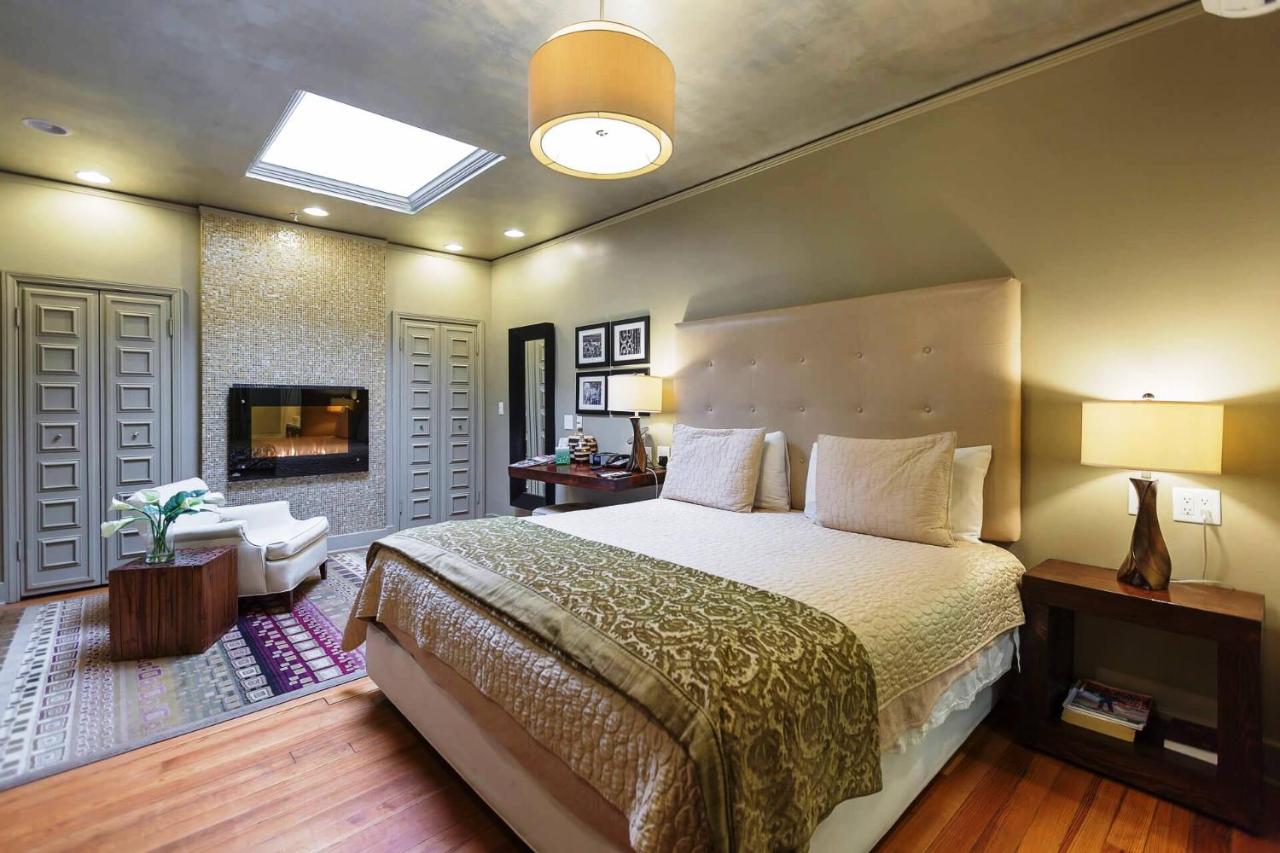 Deluxe King Room at The Campbell Hotel on Route 66