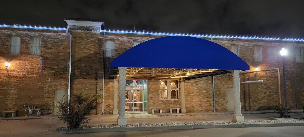 | The Campbell Hotel on Route 66