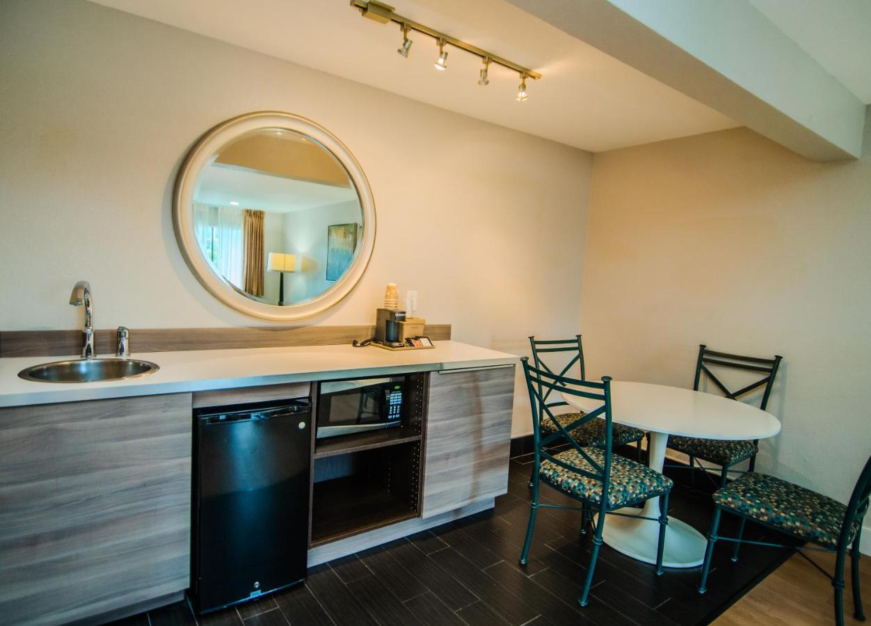 Club King Suite with Sofa Bed at Quality Inn & Suites By the Parks
