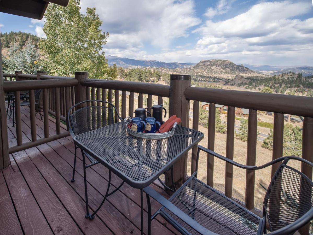Junior Suite with Balcony at Taharaa Mountain Lodge