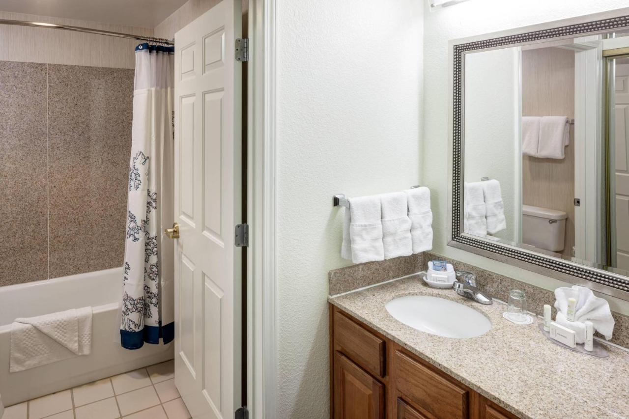  | Residence Inn by Marriott Kansas City Country Club Plaza