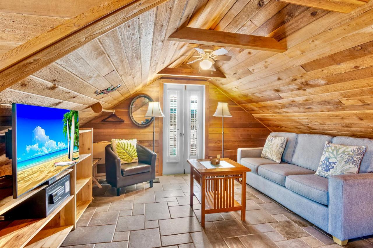 Deluxe King Room at Eden House